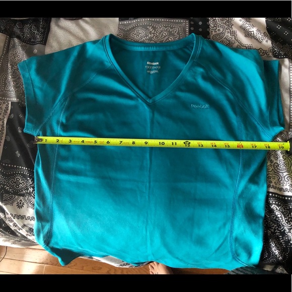 2 Reebok Shirts - Picture 8 of 8